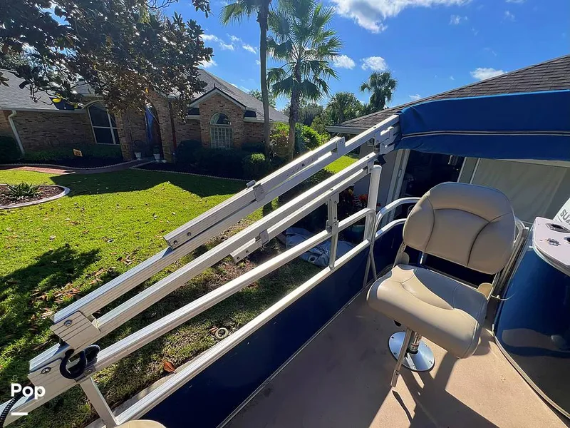 Slide: The Image of Berkshire B20F 2016 - 16005381