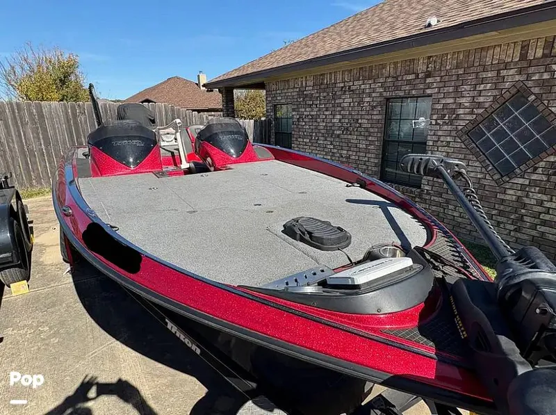 Slide: The Image of Bow Casting Deck With Storage/non-skid Deck - 16063466