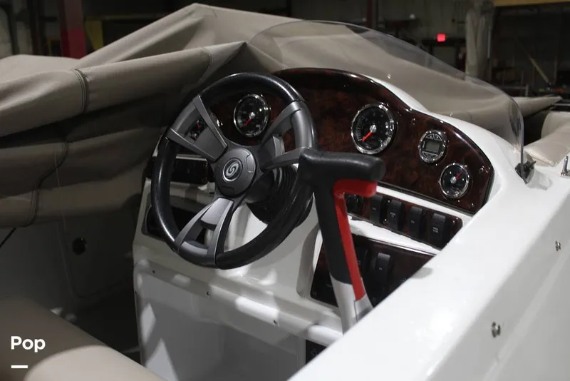 Slide: The Image of Hurricane SunDeck Sport 202 2015 - 16085709