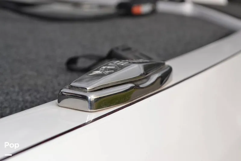 Slide: The Image of Pull Up Cleats - 16050124