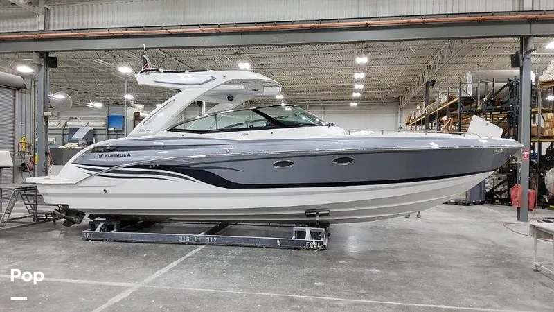 The Image of FORMULA 330 CROSSOVER BR - 16178623