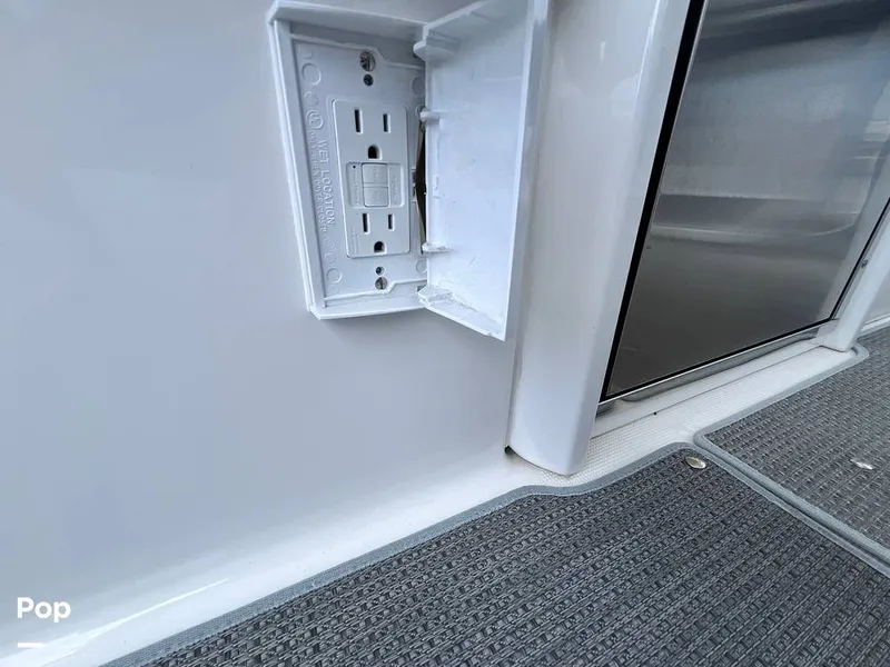Slide: The Image of 110v AC Outlet - 16300325