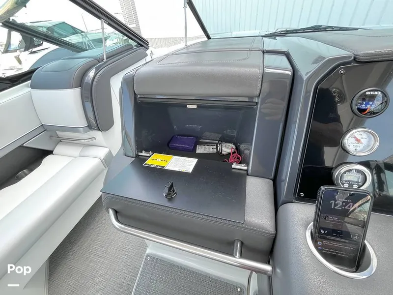 Slide: The Image of Glove Box - 16300280