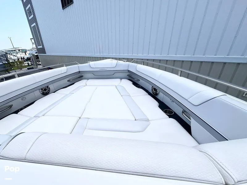 Slide: The Image of Sun Pad - Bow - 16300340