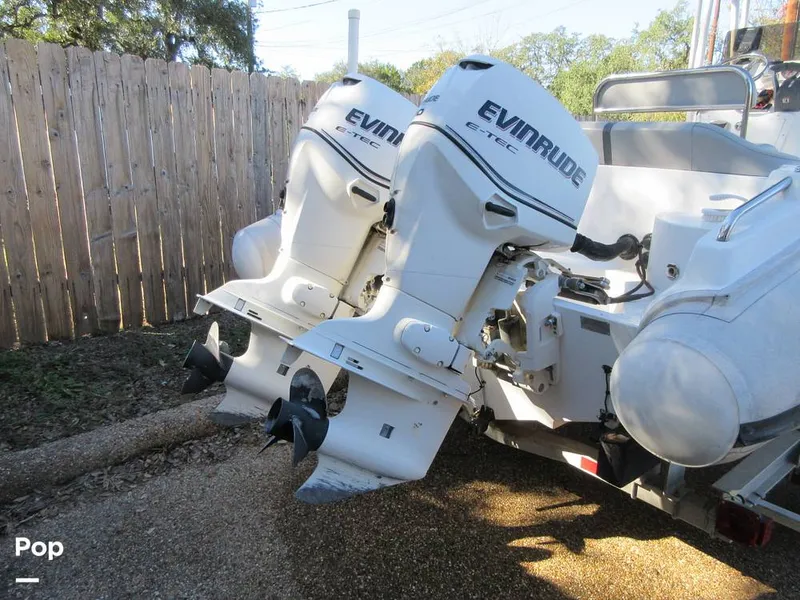 Slide: The Image of Dual Evinrude 90 Engines - 16102574