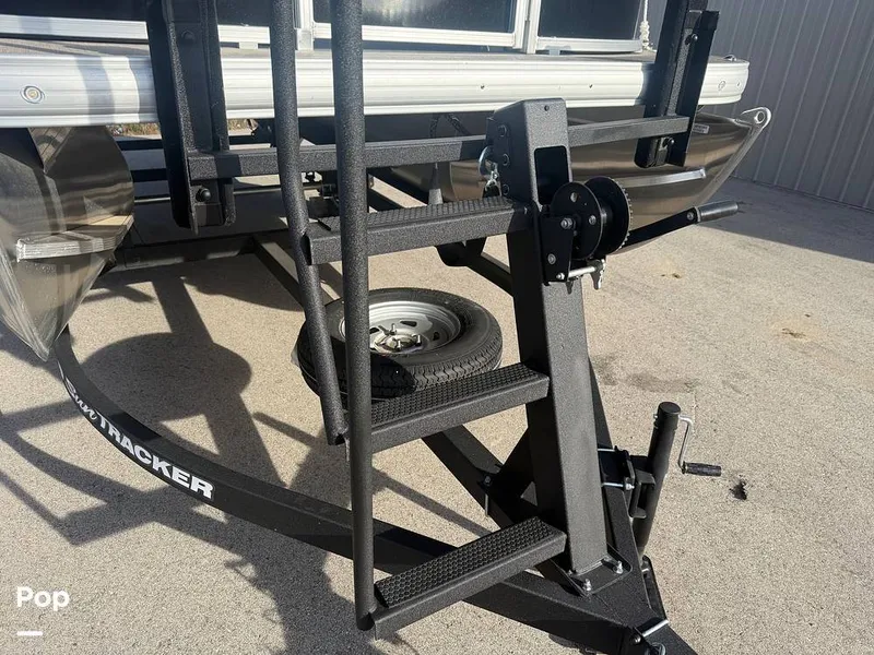 Slide: The Image of Sun Tracker Party Barge 16 DLX 2025 - 16056410