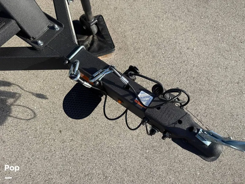 Slide: The Image of Sun Tracker Party Barge 16 DLX 2025 - 16056411