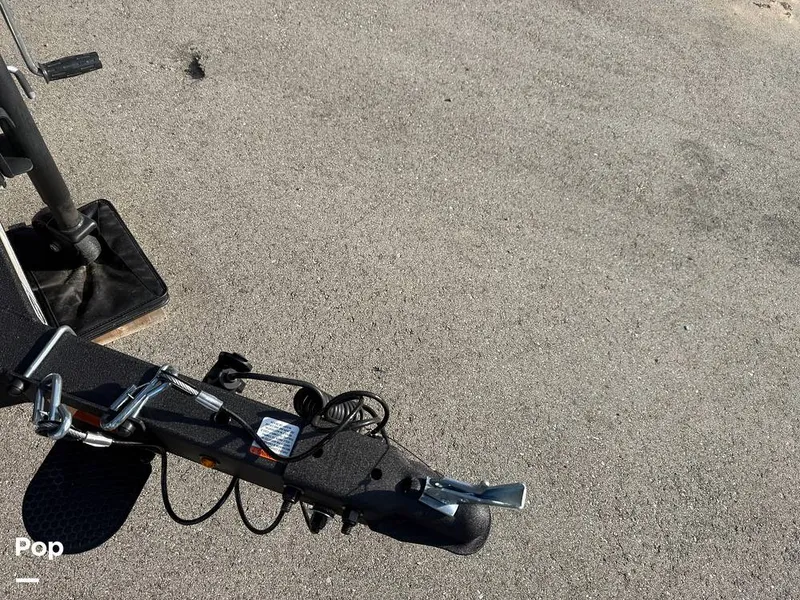 Slide: The Image of Sun Tracker Party Barge 16 DLX 2025 - 16056413