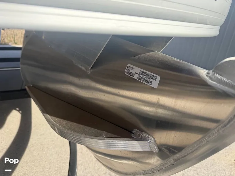 Slide: The Image of Sun Tracker Party Barge 16 DLX 2025 - 16056414