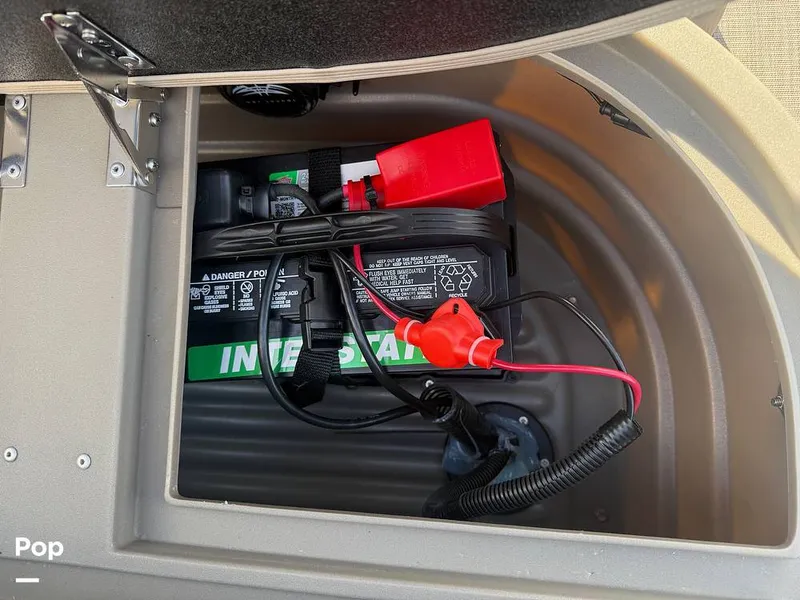 Slide: The Image of Sun Tracker Party Barge 16 DLX 2025 - 16056419