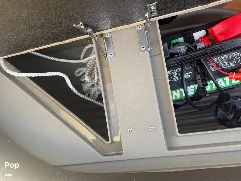 Slide: The Image of Sun Tracker Party Barge 16 DLX 2025 - 16056420