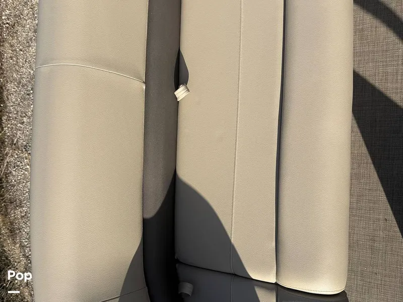 Slide: The Image of Sun Tracker Party Barge 16 DLX 2025 - 16056422