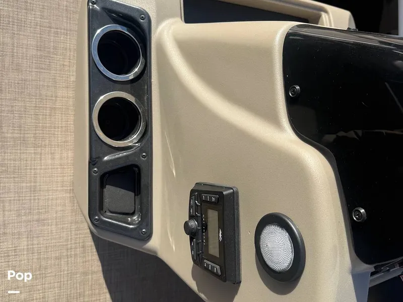 Slide: The Image of Sun Tracker Party Barge 16 DLX 2025 - 16056423