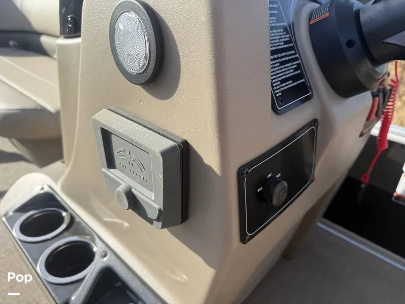 Slide: The Image of Sun Tracker Party Barge 16 DLX 2025 - 16056425