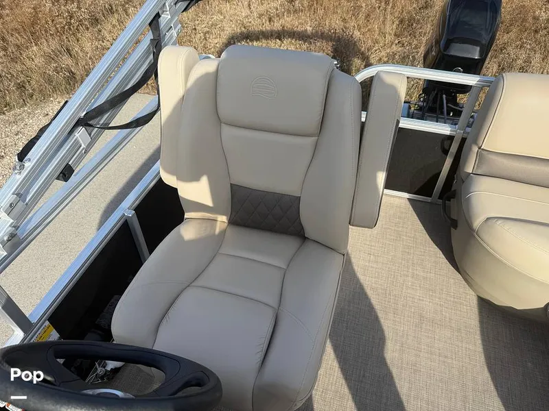 Slide: The Image of Sun Tracker Party Barge 16 DLX 2025 - 16056428