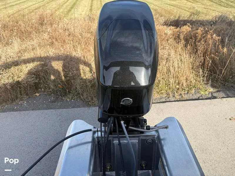 Slide: The Image of Sun Tracker Party Barge 16 DLX 2025 - 16056433