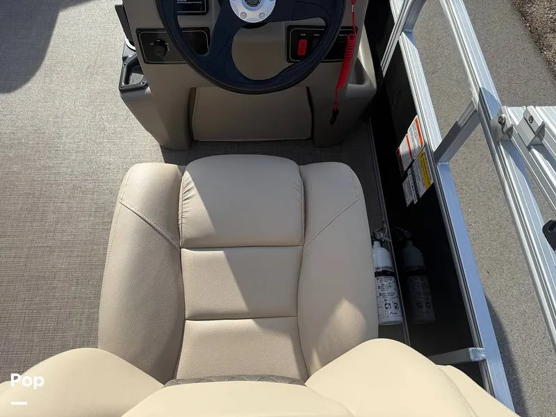 Slide: The Image of Sun Tracker Party Barge 16 DLX 2025 - 16056436