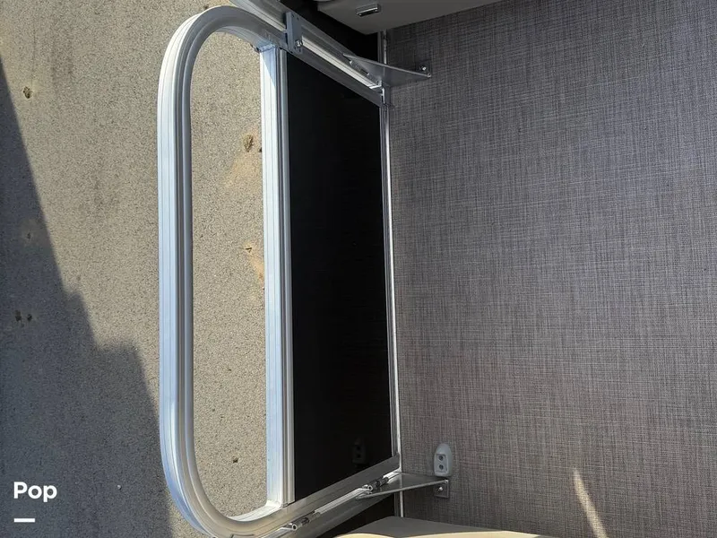 Slide: The Image of Sun Tracker Party Barge 16 DLX 2025 - 16056437