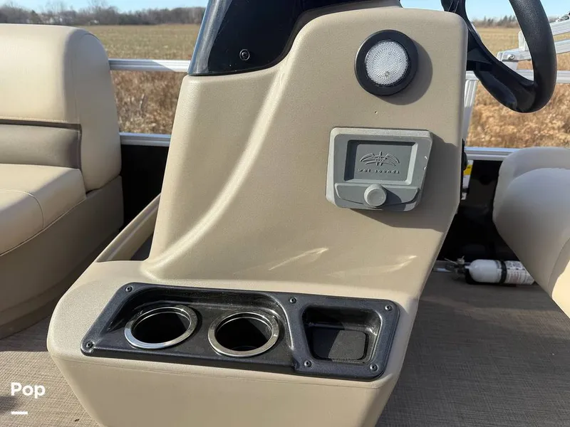 Slide: The Image of Sun Tracker Party Barge 16 DLX 2025 - 16056440