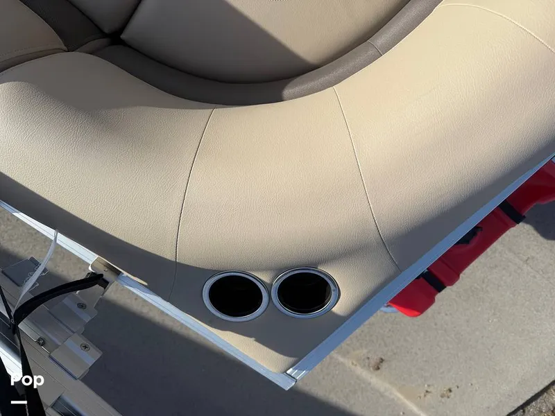 Slide: The Image of Sun Tracker Party Barge 16 DLX 2025 - 16056441