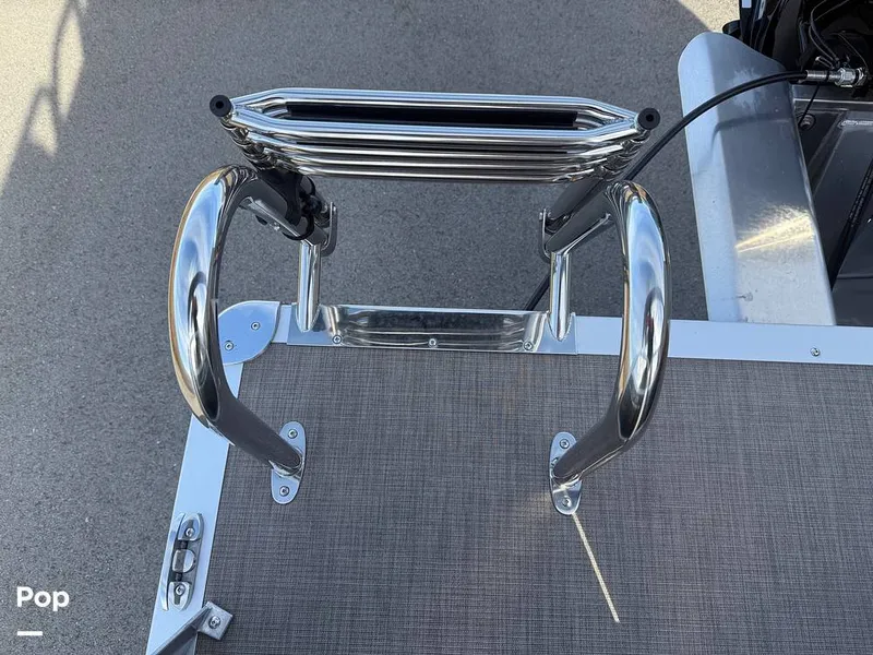 Slide: The Image of Sun Tracker Party Barge 16 DLX 2025 - 16056444