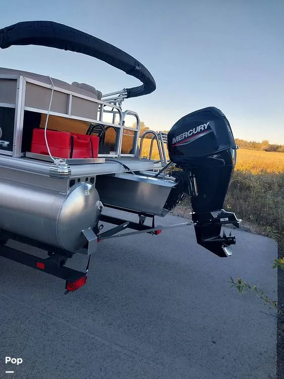 Slide: The Image of Sun Tracker Party Barge 16 DLX 2025 - 15990818