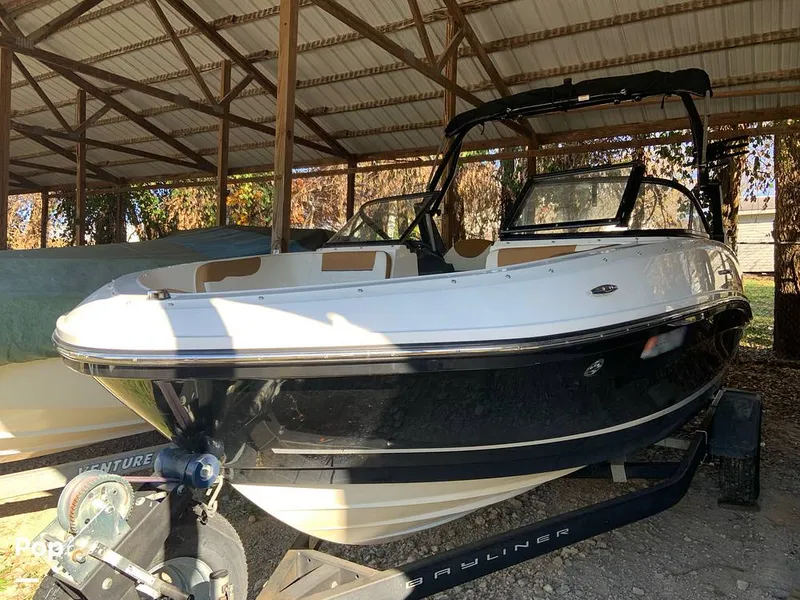 Slide: The Image of Bayliner VR5 2021 - 16060323