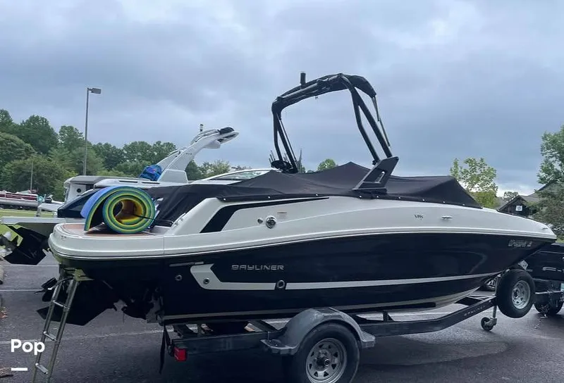 Slide: The Image of Bayliner VR5 2021 - 16041976