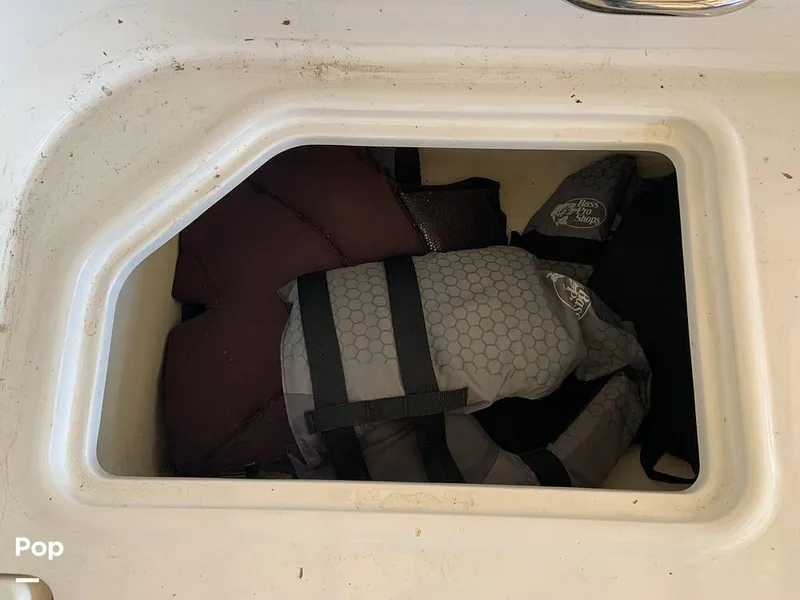 Slide: The Image of Bayliner VR5 2021 - 16060556