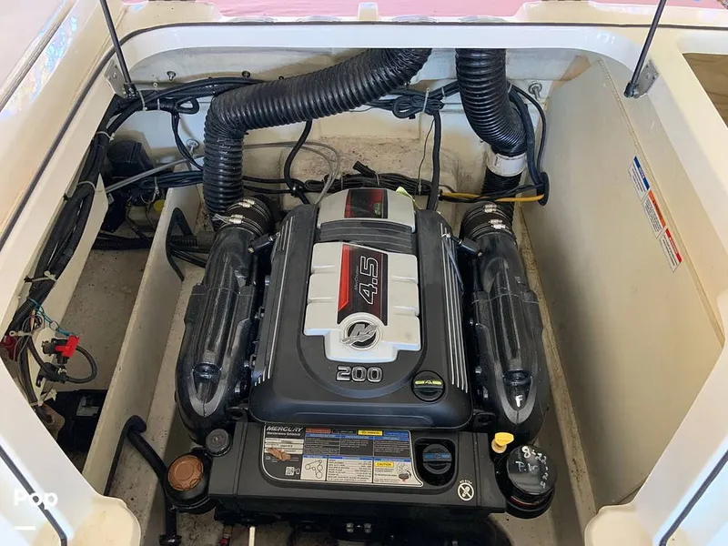 Slide: The Image of Bayliner VR5 2021 - 16060559