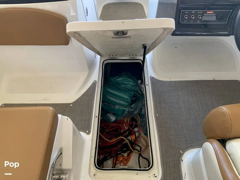 Slide: The Image of Bayliner VR5 2021 - 16060575