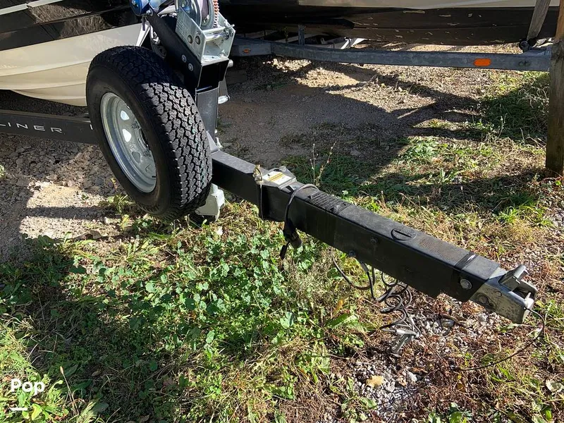 Slide: The Image of Bayliner VR5 2021 - 16060585