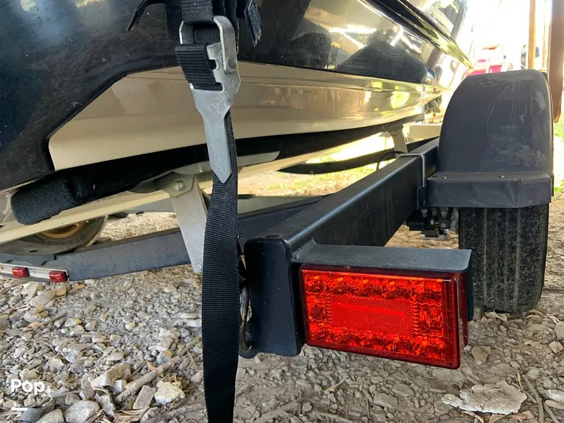 Slide: The Image of Bayliner VR5 2021 - 16060596