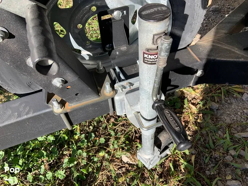 Slide: The Image of Bayliner VR5 2021 - 16060600