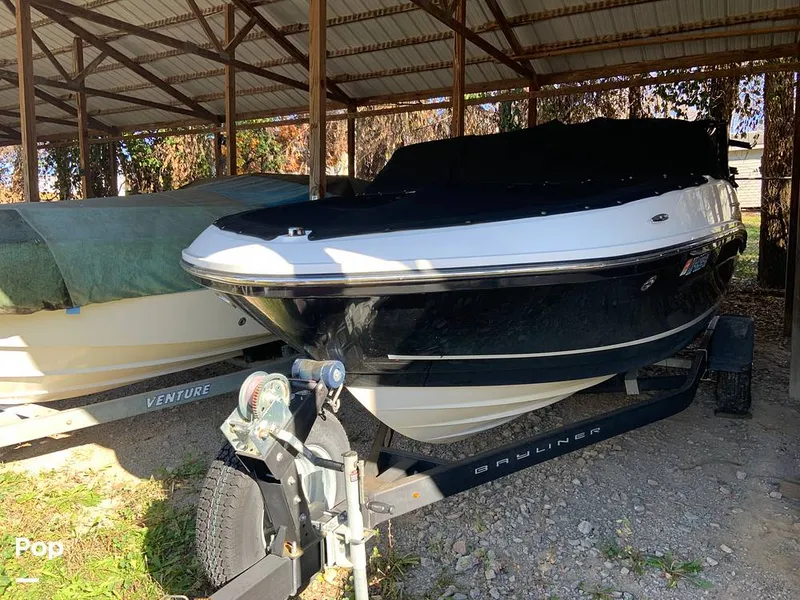 Slide: The Image of Bayliner VR5 2021 - 16060343