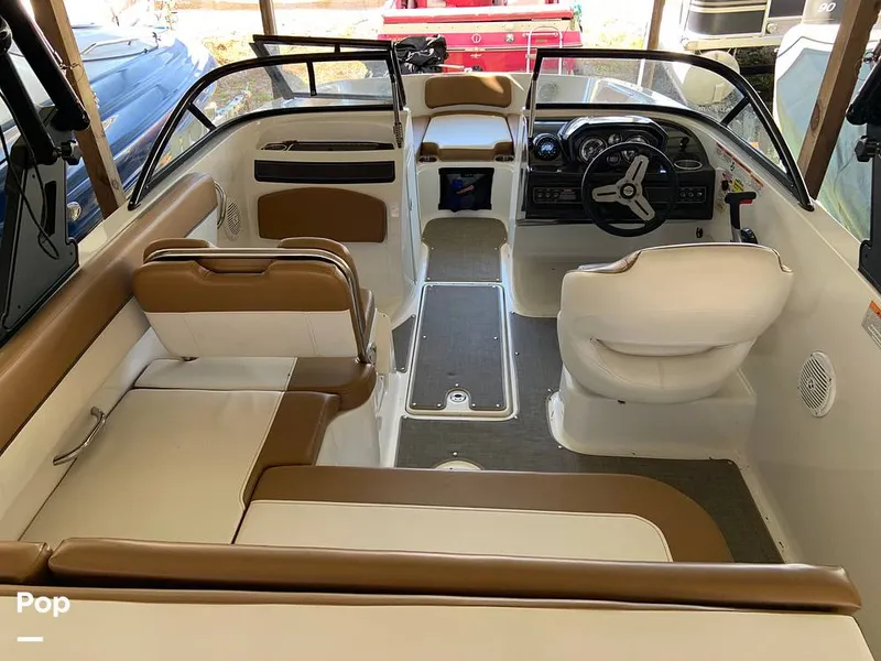 Slide: The Image of Bayliner VR5 2021 - 16060327