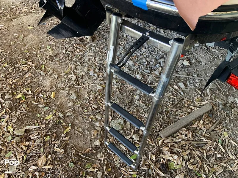 Slide: The Image of Bayliner VR5 2021 - 16060380