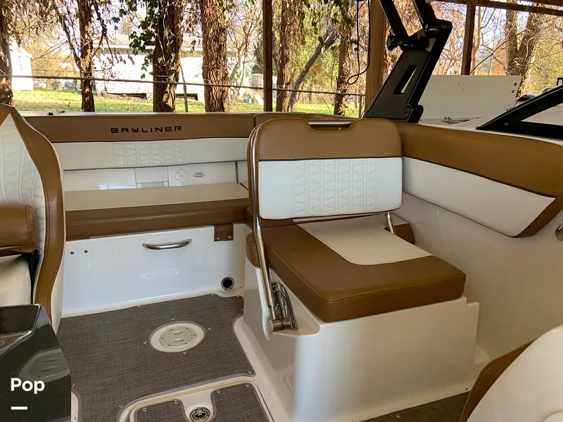 Slide: The Image of Bayliner VR5 2021 - 16060392