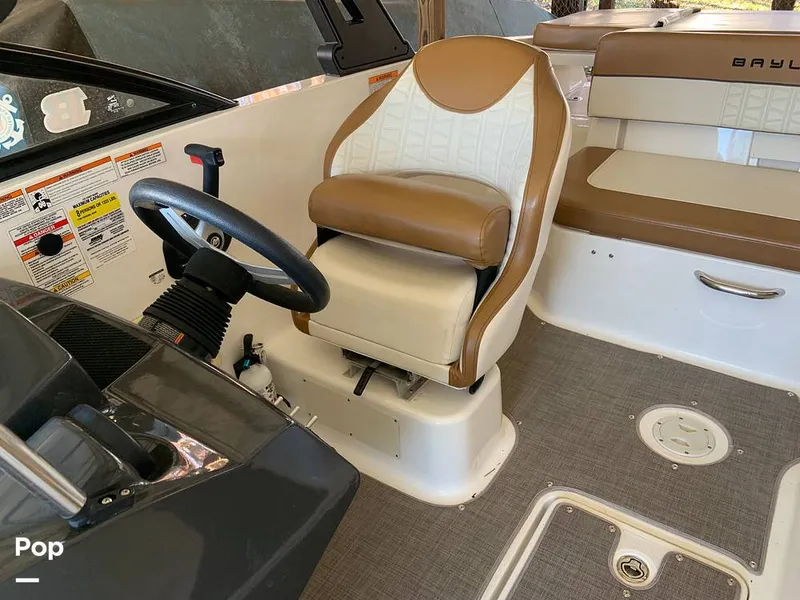 Slide: The Image of Bayliner VR5 2021 - 16060393