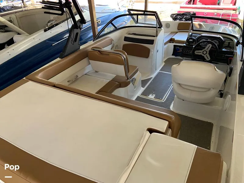 Slide: The Image of Bayliner VR5 2021 - 16060398