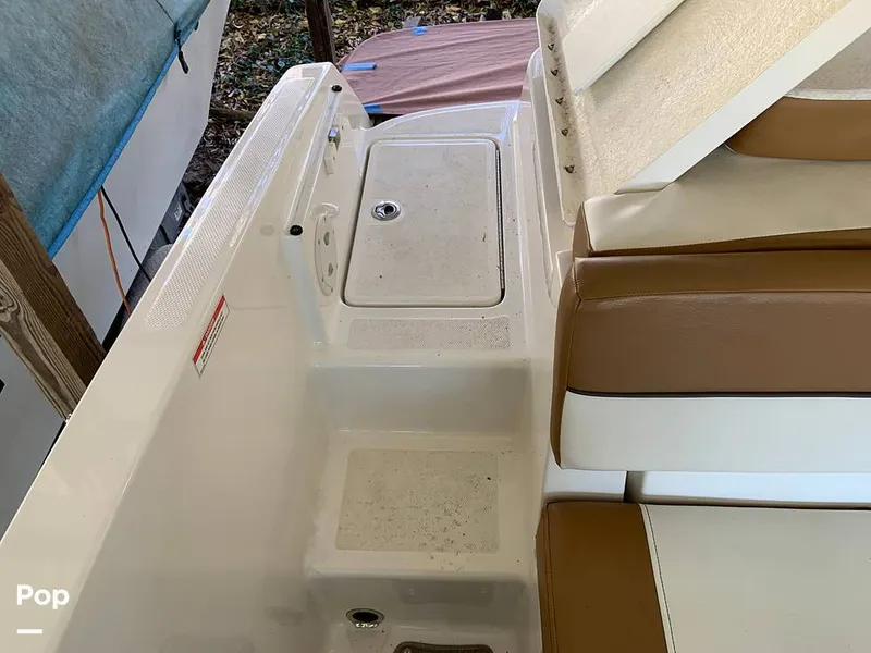 Slide: The Image of Bayliner VR5 2021 - 16060401