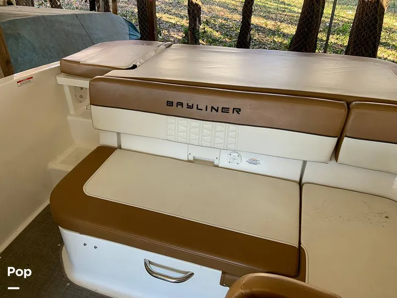 Slide: The Image of Bayliner VR5 2021 - 16060406