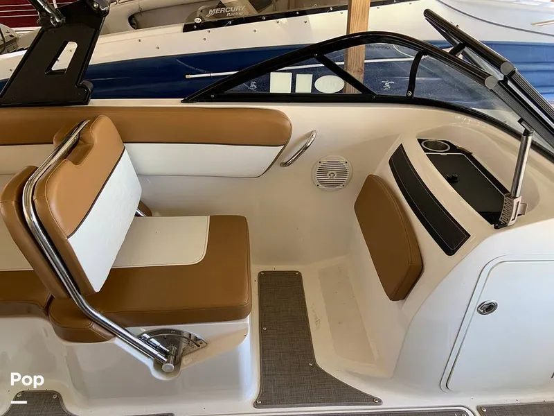 Slide: The Image of Bayliner VR5 2021 - 16060408