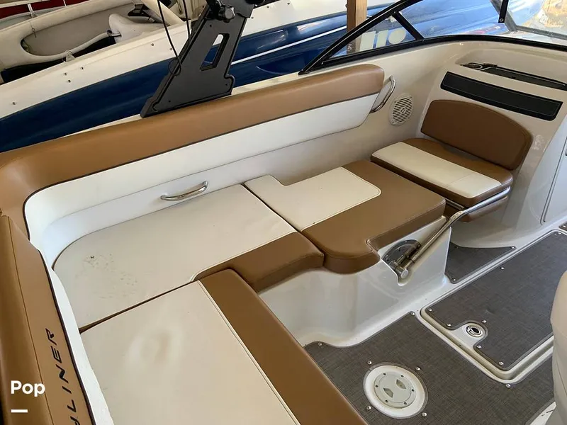 Slide: The Image of Bayliner VR5 2021 - 16060409