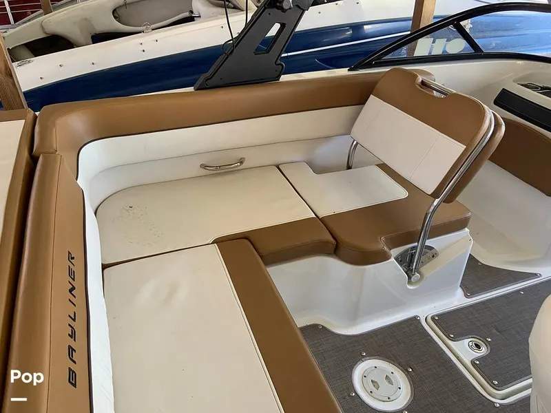 Slide: The Image of Bayliner VR5 2021 - 16060410