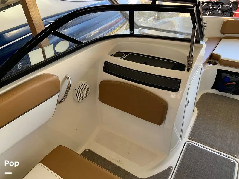 Slide: The Image of Bayliner VR5 2021 - 16060411