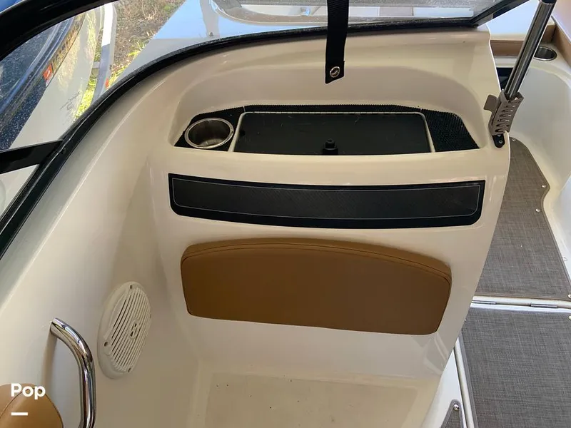 Slide: The Image of Bayliner VR5 2021 - 16060412