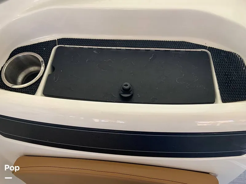 Slide: The Image of Bayliner VR5 2021 - 16060413