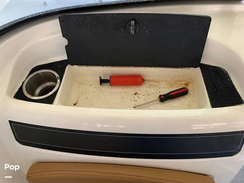 Slide: The Image of Bayliner VR5 2021 - 16060414