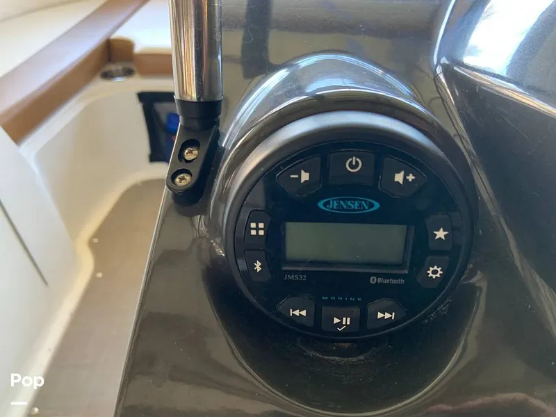 Slide: The Image of Bayliner VR5 2021 - 16060536